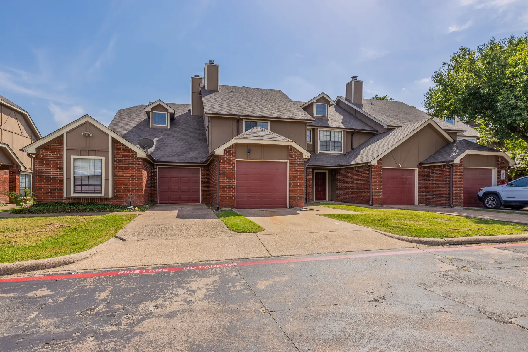 Row of Wyngate townhomes with attached garages
