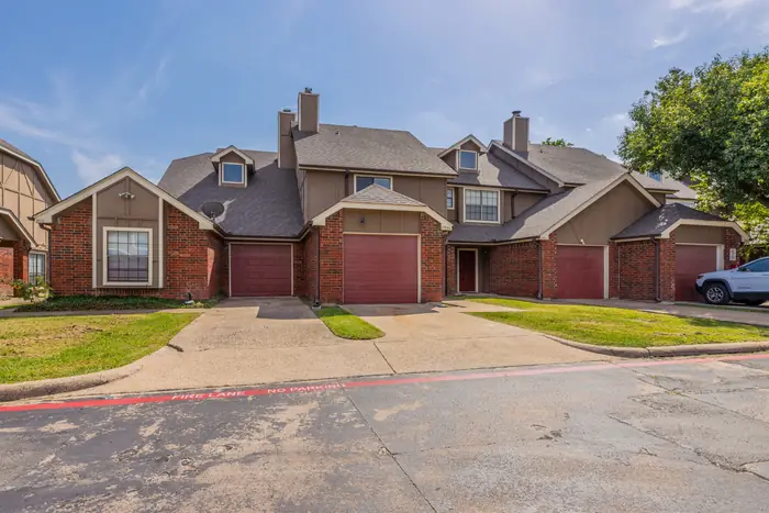 Row of Wyngate townhomes with attached garages